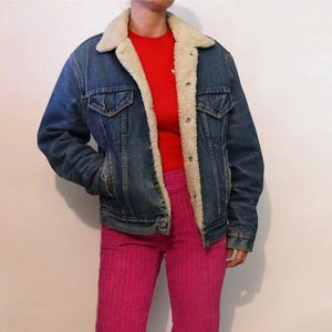Chaqueta vaquera con forro de sherpa desteñida de Levi&#39;s / Chaqueta vaquera con forro de sherpa de Levi&#39;s vintage de los años 70 y 80 / Chaqueta vaquera de piel de oveja sintética de Levi&#39;s de los años 70 y 80