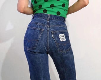 Jeans Levi's California Straights desteñidos, talla 26x26 / cintura 26, estilo vintage de los años 80, color índigo oscuro desteñido por el sol, dobladillo deshilachado.