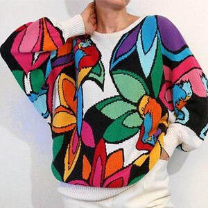 Suéter de punto de algodón tropical arcoíris, jersey vintage I.B. Diffusion blanco multicolor con estampado de jungla, suéter con estampado de guacamayo imagen 3