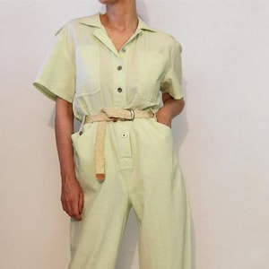 Bobbie Brooks Pistachio Cotton Jumpsuit / Vintage 1980s Pale Pastel Pistachio Green Cotton Epaulet Pocket Jumpsuit / Tapered Leg Jumpsuit