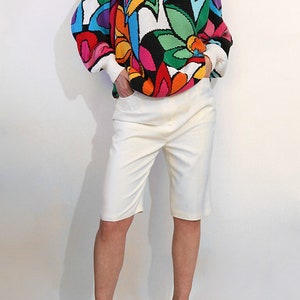 Suéter de punto de algodón tropical arcoíris, jersey vintage I.B. Diffusion blanco multicolor con estampado de jungla, suéter con estampado de guacamayo imagen 4