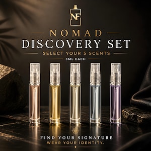 以下が含まれることがあります： 様々な色の3ml香水瓶が5本入ったNomad Discovery Set。暗く反射する表面に配置されています。「Nomad Discovery Set」と「Find Your Signature, Wear Your Identity」の文字が確認できます。