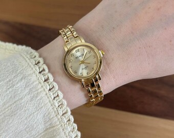 Goldfarbene Damenuhr im Vintage-Stil mit verstellbarem Metallarmband