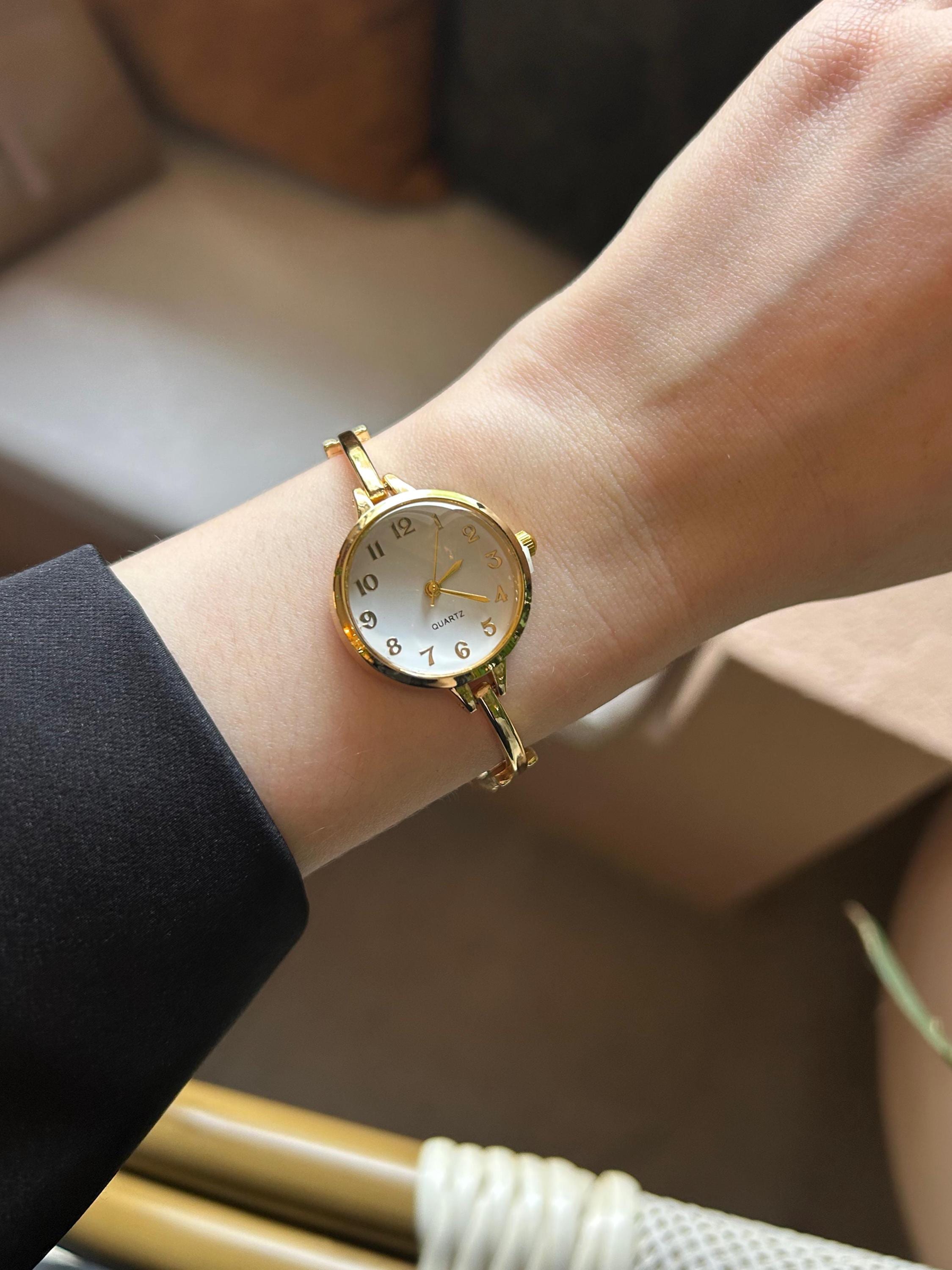 SKU0597 Retro Gold White Women Minimalist Watch Bracelet  + gift bag Vintage White Oval Flower Minimalist Gold Womens Watch Small  main image 2