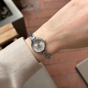 Adjustable Metal Band Silver Women Watch, Silver Colour Watch, Vintage Design, Present for Her, Gift for Her, Round Watch, White Dial