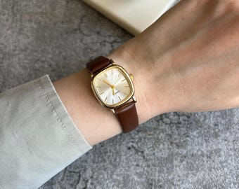 Tan Colour Square Woman Wrist Watch, Leather Strap Watch, Vintage Design, Present for Her, Gift for Her, White Dial, Retro Watch