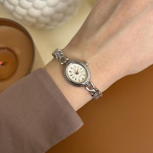 Silver Colour Woman Wrist Watch, Adjustable Metal Band Women Watch,   Vintage Design, Present for Her, Gift for Her, Round Watch, White Dial