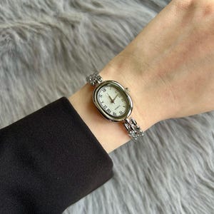 Silver Colour Woman Wrist Watch, Adjustable Metal Band Women Watch,  Vintage Design, Present for Her, Gift for Her, Round Watch, Silver Dial