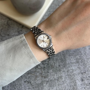 Silver Women’s Watch, Classic Steel Strap, Small Dial Quartz Gift Watch, Elegant Silver Women Watch, Small Dial Classic Style, Gift for Her