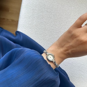Roman Numeral Silver Colour Woman Wrist Watch, Adjustable Metal Band, Vintage Design, Present for Her, Gift for Her, White Dial