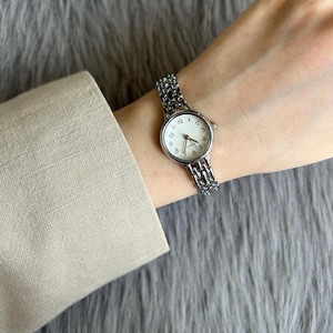 Round Roman Numeral Silver Colour Woman Wrist Watch, Adjustable Metal Band,  Vintage Design, Present for Her, Gift for Her, White Dial