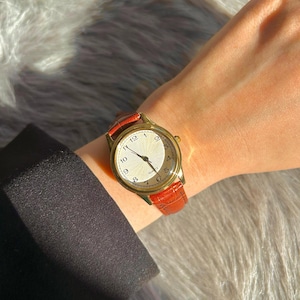 Tan Colour Woman Wrist Watch, Leather strap watch, Vintage Design, Present for Her, Gift for Her, Round Watch, White Dial, Faux Leather,