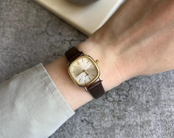Vintage Brown Faux Leather Watch: Minimalist Women's Wristwatch