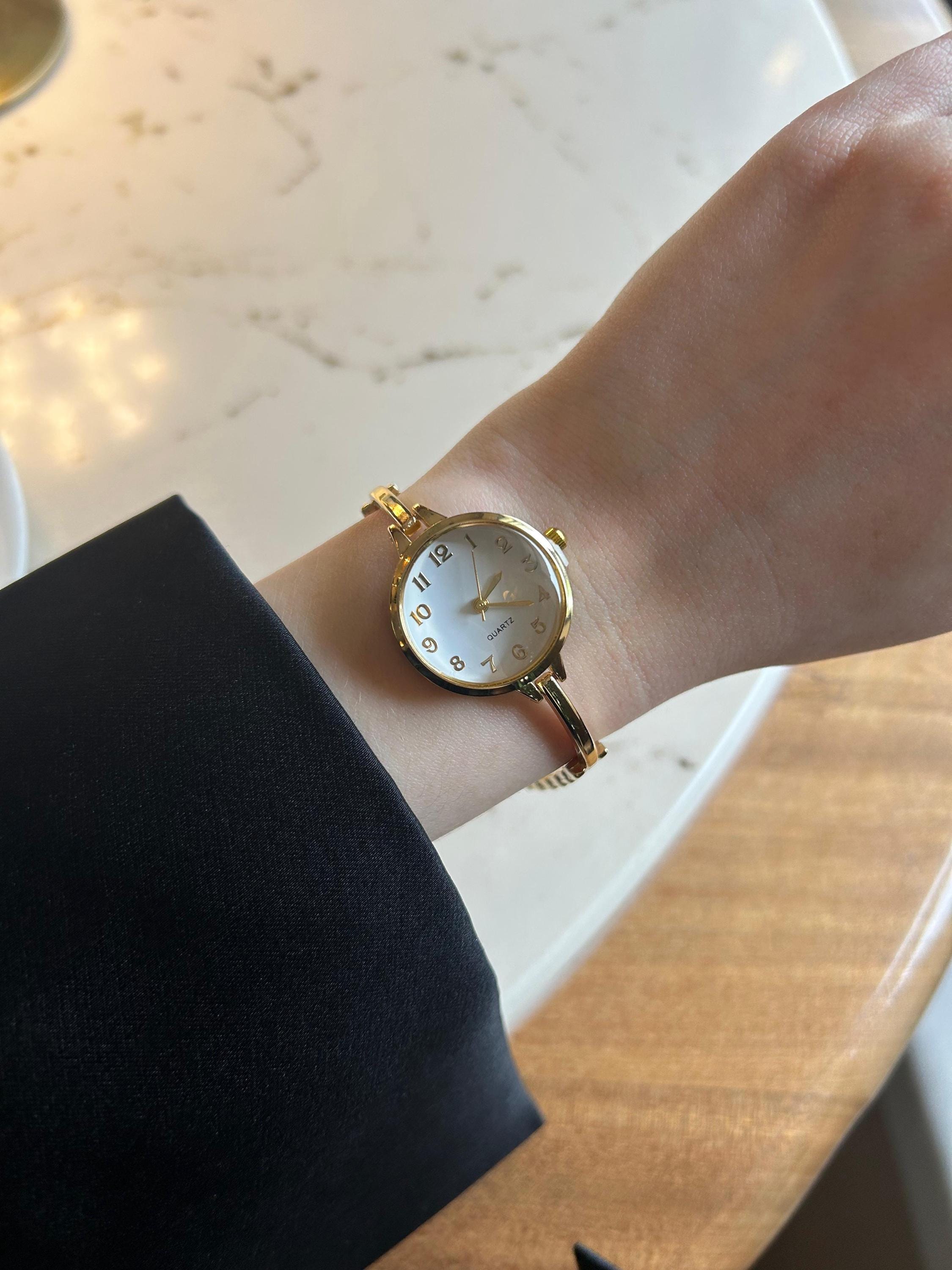 SKU0597 Retro Gold White Women Minimalist Watch Bracelet  + gift bag Vintage White Oval Flower Minimalist Gold Womens Watch Small  main image 4