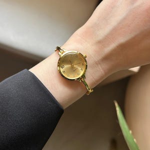 Gold Tone Women&#39;s Watch: Vintage Style Adjustable Metal Band