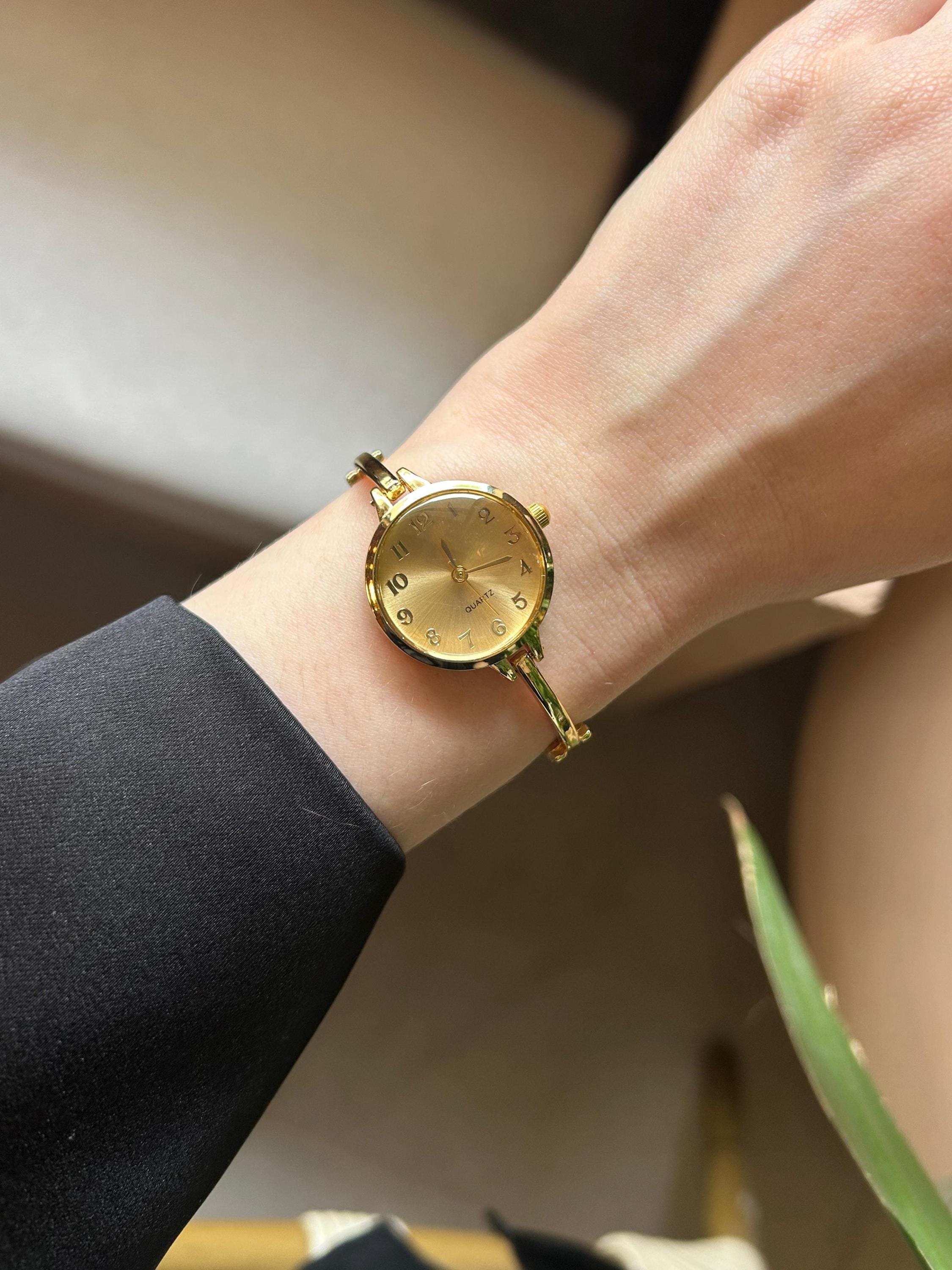 Gold Tone Women display picture 3