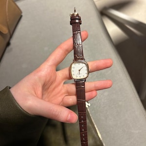 Montre-bracelet pour femme carrée de couleur marron, montre avec bracelet en cuir, design vintage, cadeau pour elle, cadeau pour elle, cadran blanc, montre rétro
