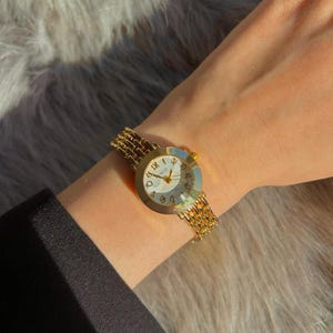 Vintage Gold Women&#39;s Watch: Minimalist Steel Band, Adjustable
