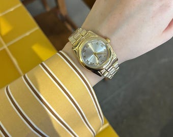 Elegant Gold Women's Wristwatch - Minimalist Ladies Wristwatch