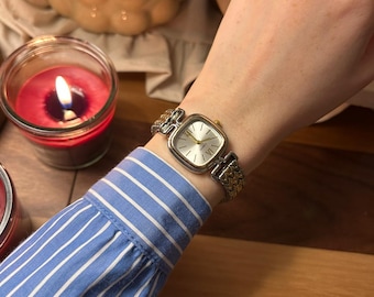 Vintage Floral Bracelet Watch – Silver-Gold Retro Style