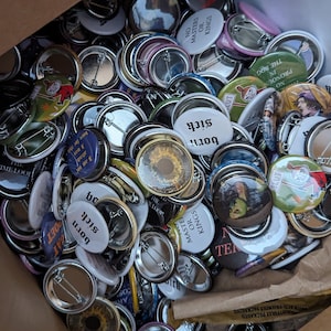 pick your vibe.. random button/badge bundle (lgbt/music/misc.)