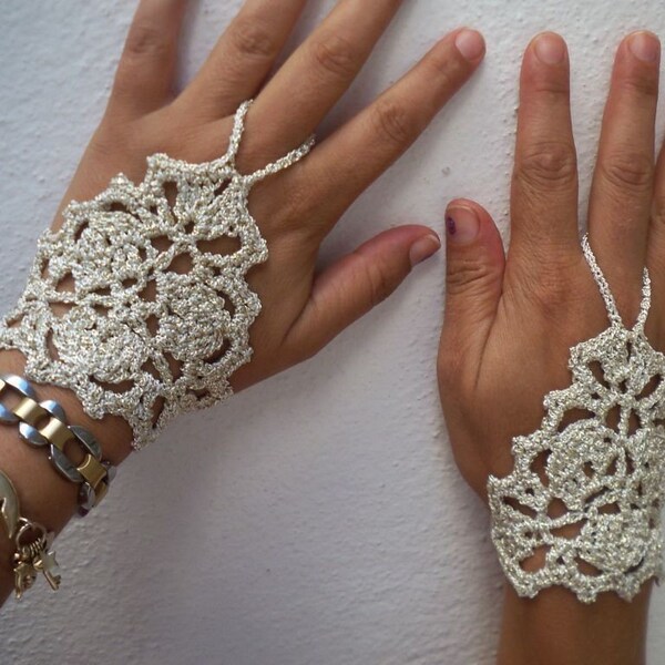 Cream gold lace fingerless