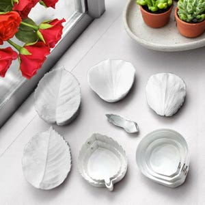 チョコレート粘土フラワージュエリーケーキカードギフトデコレーション用の人工バラ束 | バラの花びら葉萼シリコン製ベイナー型カッター