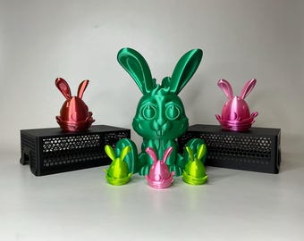 Huevo de Pascua en nido con orejas de conejo: un bonito adorno primaveral para estanterías o un regalo para rellenar cestas.