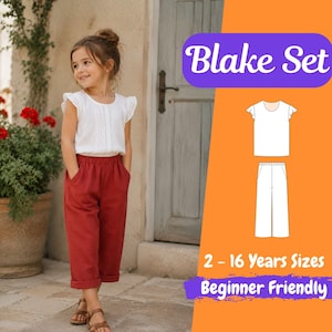 Puede incluir: Una blusa blanca de manga corta con detalles de encaje y pantalones rojos cortos. La imagen incluye un dibujo técnico del Blake Set, etiquetado como 2-16 Years Sizes y Beginner Friendly, mostrando los detalles de confección.