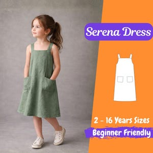 Puede incluir: Una niña con un vestido de lino verde con dos bolsillos delanteros y zapatillas blancas. El vestido tiene un escote cuadrado y tirantes. La imagen incluye un diagrama del patrón del vestido y el texto "Serena Dress", "2 - 16 Years Sizes" y "Beginner Friendly".