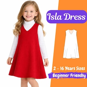 Könnte beinhalten: Ein junges Mädchen trägt ein rotes Trägerkleid über einem weißen Rollkragenpullover. Das Bild enthält den Text "Isla Dress", ein Kleidermuster und Text, der Größen für die Altersgruppen 2-16 und die Anfängerfreundlichkeit angibt.