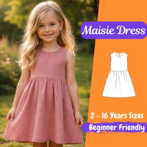 Puede incluir: Una niña lleva un vestido sin mangas de color rosa polvoriento, con cintura fruncida y cuello redondo. La imagen incluye un patrón para el "Maisie Dress", tallas para edades de 2 a 16 años, y el texto "Beginner Friendly".