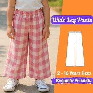 Puede incluir: Pantalones anchos a cuadros rosas y blancos. La persona lleva zapatillas blancas. La imagen también incluye el texto "Wide Leg Pants", "2 - 16 Years Sizes" y "Beginner Friendly".