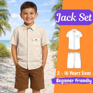 Op de afbeelding: Een jongen draagt een beige gestreept overhemd en bruine shorts. Het overhemd heeft een zak. De afbeelding bevat de tekst "Jack Set", "2 - 16 Years Sizes" en "Beginner Friendly".