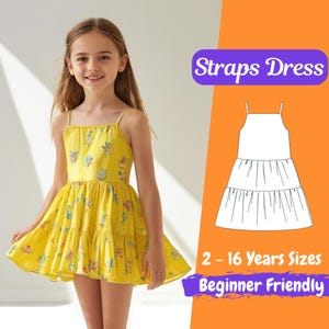 Könnte beinhalten: Ein junges Mädchen trägt ein gelbes Trägerkleid mit floralem Muster. Das Kleid hat einen gestuften Rock und dünne Träger. Das Bild enthält auch eine Zeichnung des Kleides und den Text "Straps Dress", "2 - 16 Years Sizes" und "Beginner Friendly".