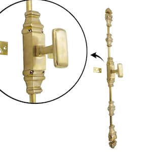 Puede incluir: Un cerrojo de puerta de color latón con un diseño ornamentado. El cerrojo presenta un asa rectangular y elementos decorativos a lo largo de su longitud. Incluye una placa de cierre pequeña y a juego para la instalación. Ideal para la seguridad.