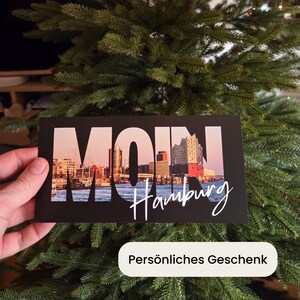 Gedruckter Reisegutschein Hamburg mit Vorder- und Rückseite als Weihnachtsgeschenk