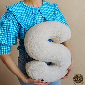 Almohada personalizada con letras del alfabeto (A-Z): cojín decorativo de felpa suave para niños y adultos. Almohadas acogedoras con nombre para cama, sofá, habitación infantil y regalos.