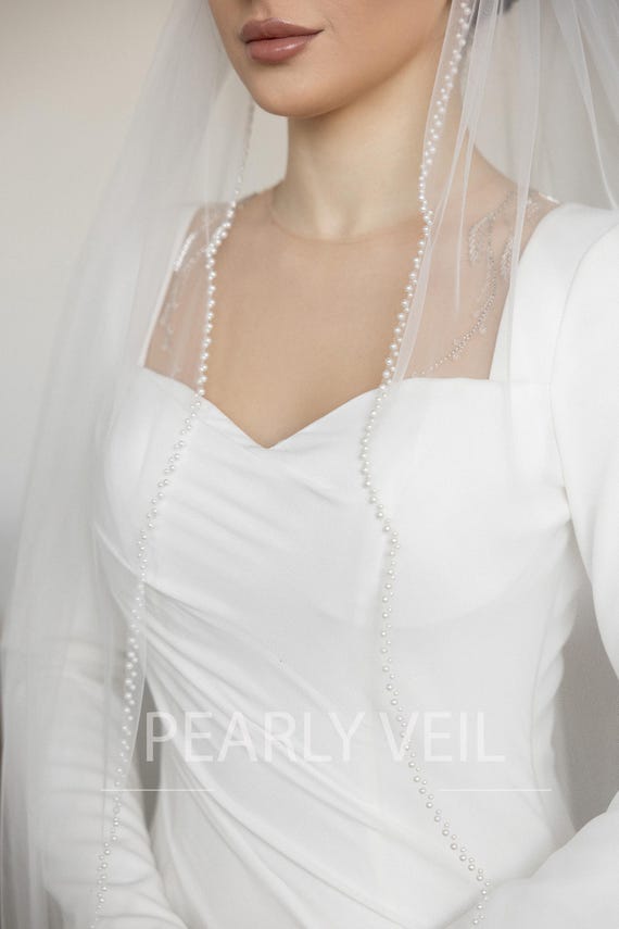 Elegant Scalloped Fingertip Veil, Pearl Edge Bridal Veil  display picture 2