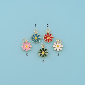 18K Gold Filled Daisy Pendant,Dainty Flower charm,Chrysanthemum pendant,DIY Jewelry Making, Bracelet Necklace Accessory