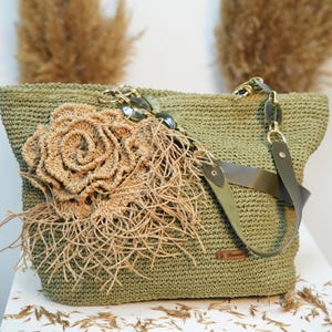 Borsa intrecciata Boho fatta a mano, borsa tote in rafia all'uncinetto / borsa a tracolla intrecciata da spiaggia con frange di paglia / borsa in filato di carta Boho, borsa da spiaggia in rafia, Boho Chic