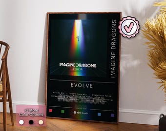 Puede incluir: Un póster para el álbum "Evolve" de Imagine Dragons con un rayo de luz arcoíris y el título del álbum en texto blanco. La fecha de lanzamiento del álbum es el 23 de junio de 2017. La lista de canciones del álbum se encuentra debajo del título.