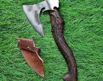 Hacha artesanal de 37,3 cm (14,7") de acero de alto carbono tallada a mano estilo hobbit con águila calva, hacha para jardín, camping y muebles de exterior (Thwclub).