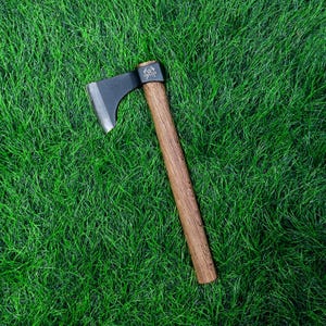Machado de arremesso 16,1&quot;, aço de alto carbono 1065, cabo de madeira de nogueira, machado de competição profissional para jogo de arremesso de machado THRWCLUB