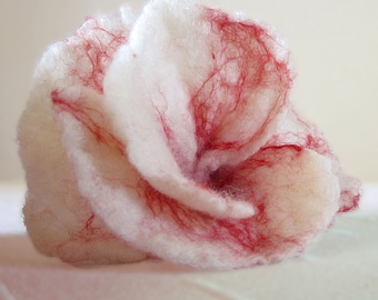 felted flower brooch -White Snow-