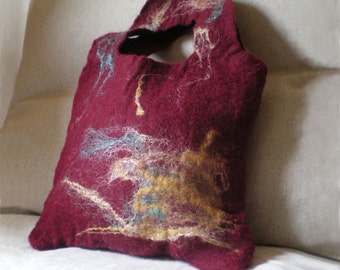 felted small bag -darker than red-