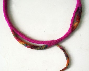 felted necklace -fuchsia Fall-