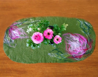 felted table runner -into the green-