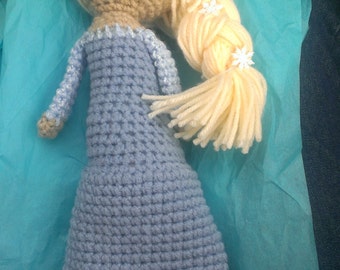Elsa Frozen crochet doll