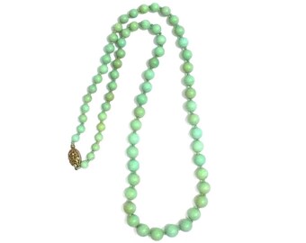 1970s Vintage Green Hubei Turquoise Beaded Necklace GetLuckyVintage